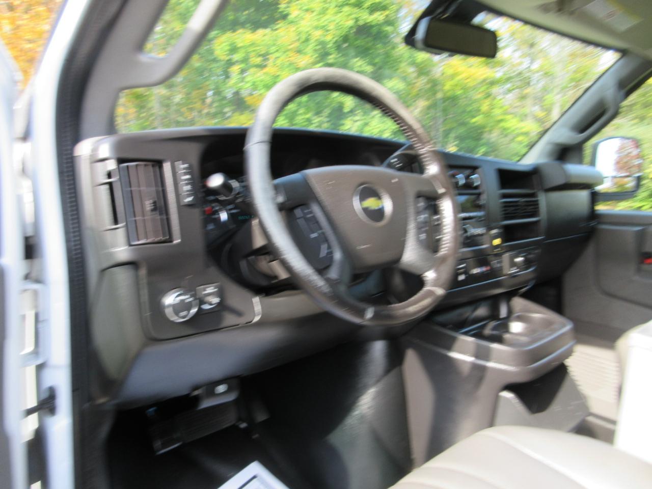 Chevrolet Express Cargo Van RWD 2500 135" 2020