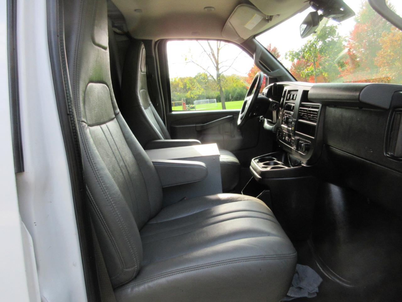 Chevrolet Express Cargo Van RWD 2500 135" 2020