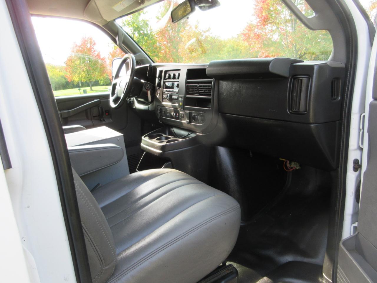 Chevrolet Express Cargo Van RWD 2500 135" 2020