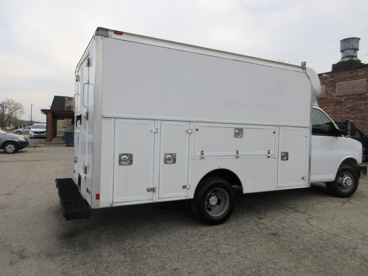 Chevrolet Express Commercial Cutaway 3500 Van 139" 2016