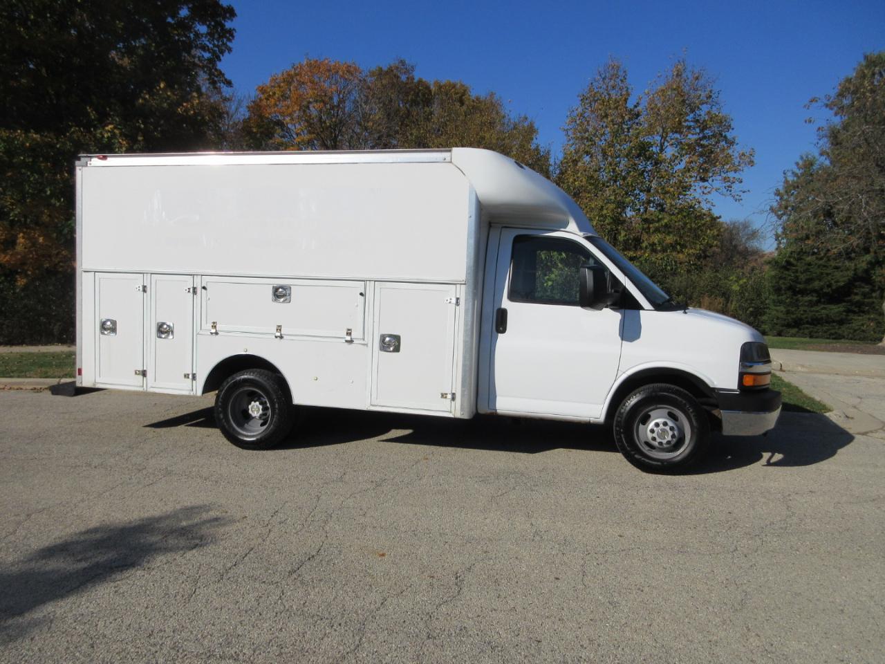 Chevrolet Express Commercial Cutaway 3500 Van 139" 2016