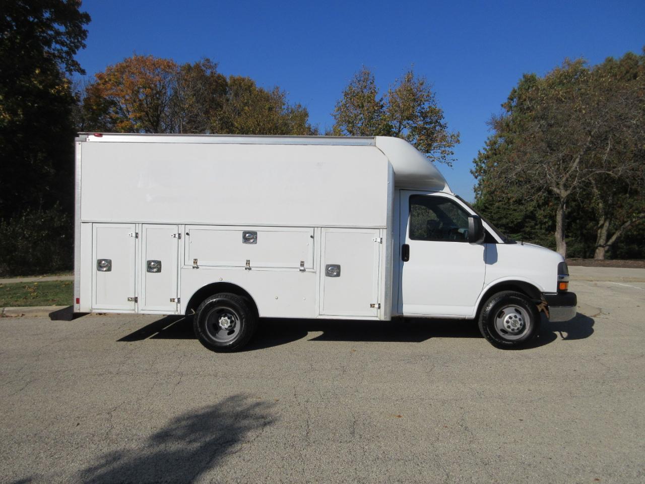 Chevrolet Express Commercial Cutaway 3500 Van 139" 2016