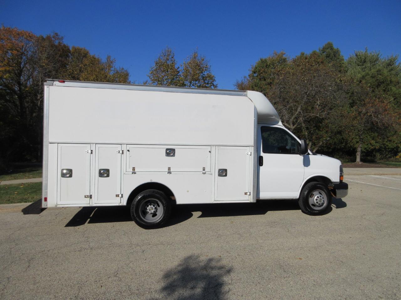 Chevrolet Express Commercial Cutaway 3500 Van 139" 2016
