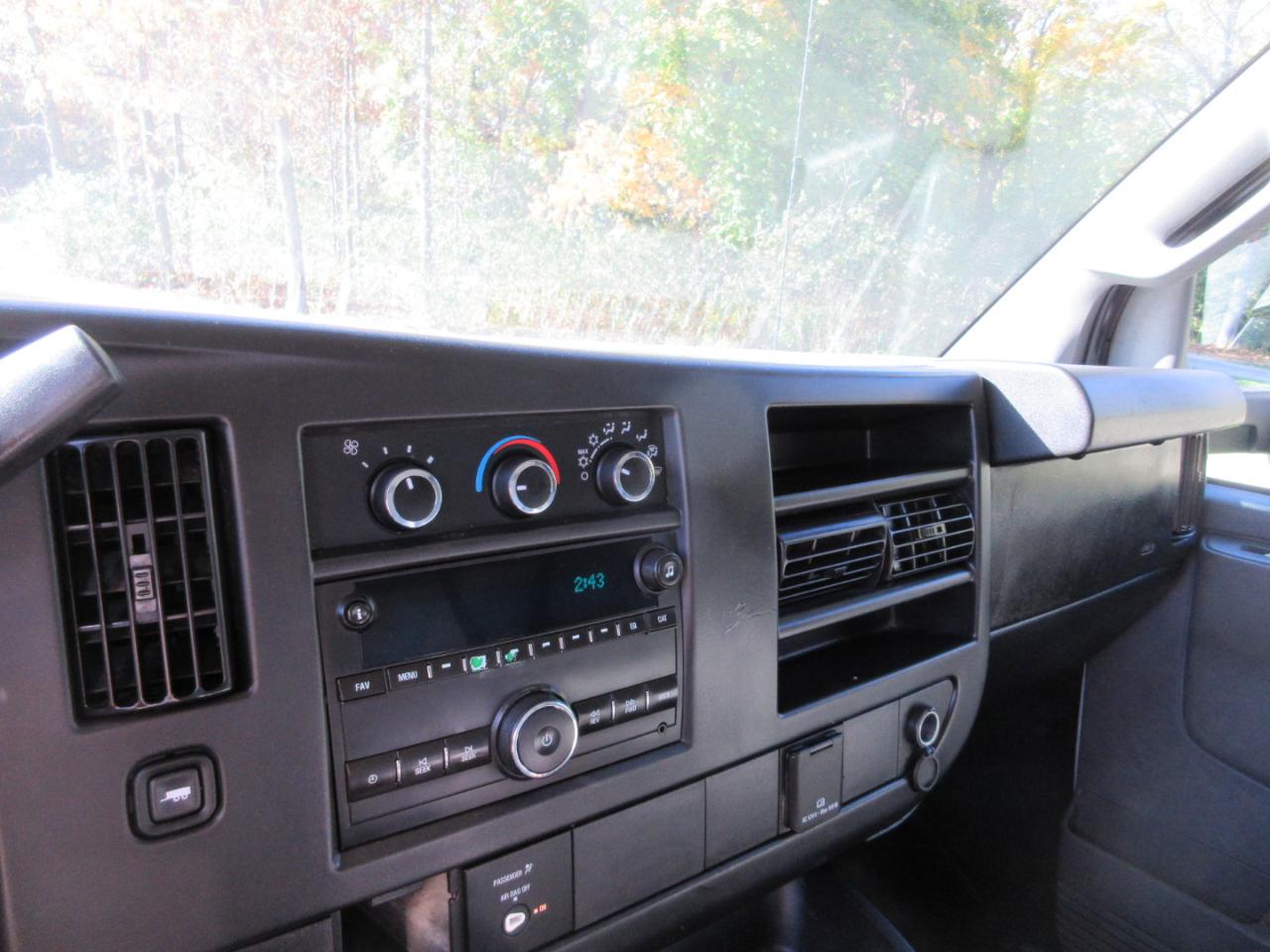 Chevrolet Express Commercial Cutaway 3500 Van 139" 2016