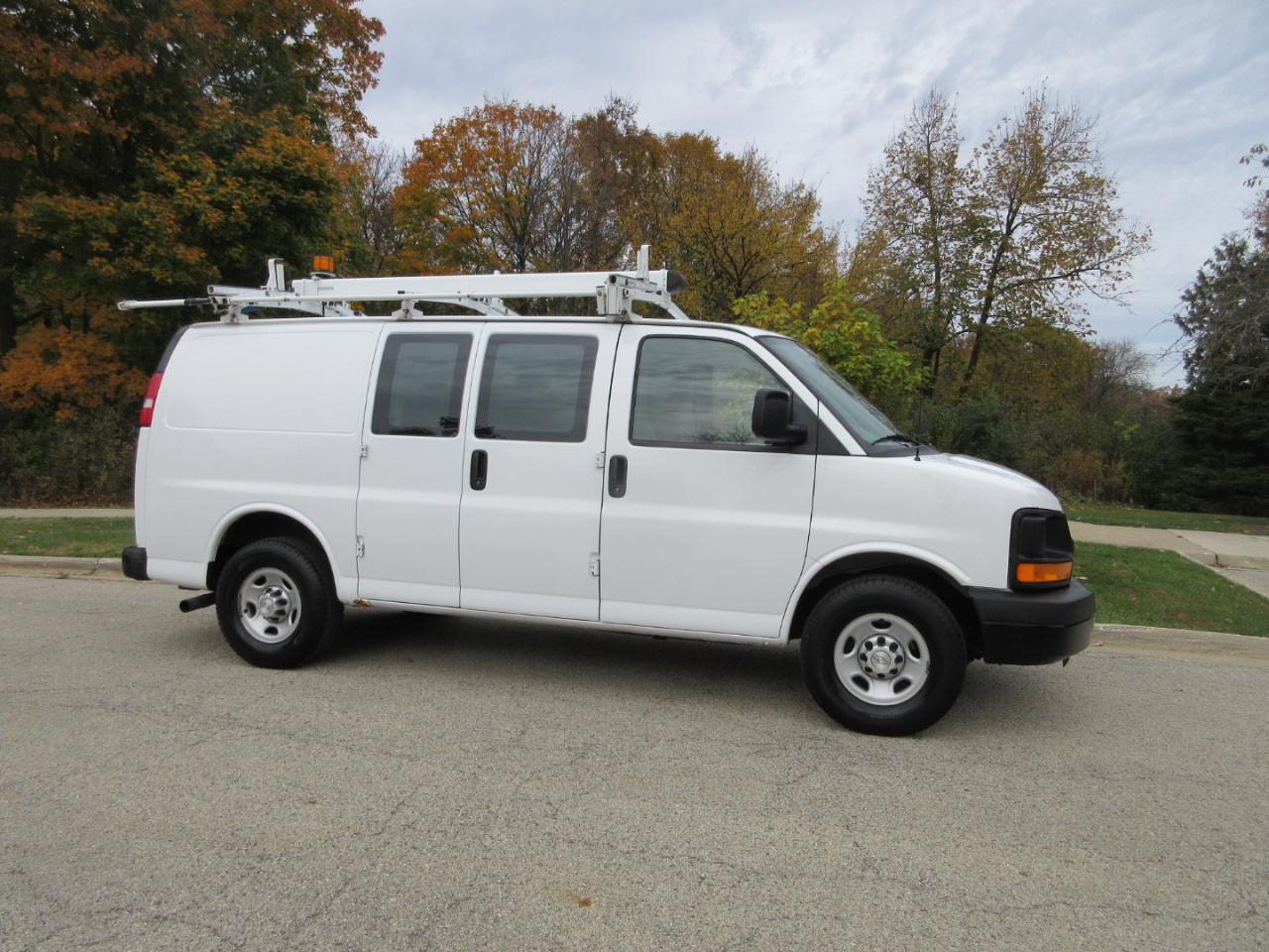 Chevrolet Express Cargo Van RWD 2500 135" 2016