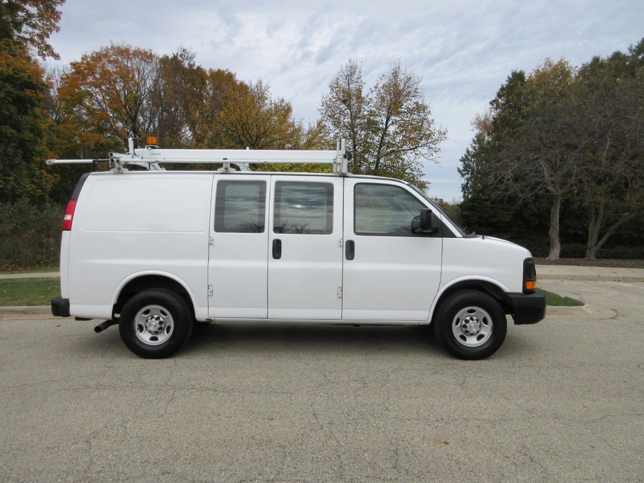 Chevrolet Express Cargo Van RWD 2500 135" 2016