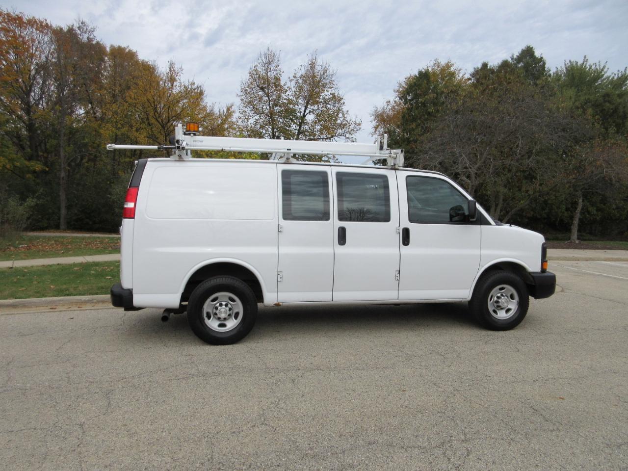 Chevrolet Express Cargo Van RWD 2500 135" 2016