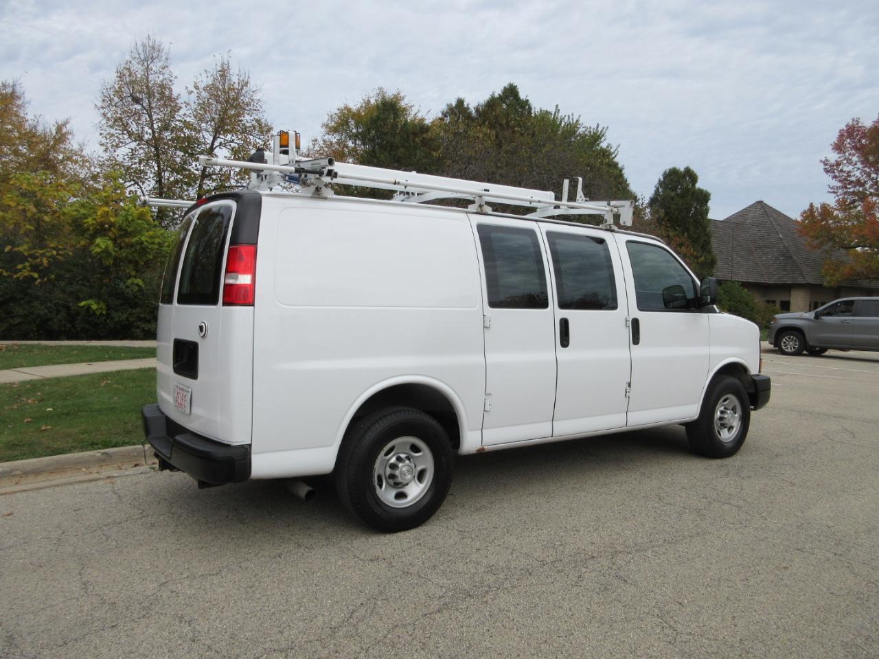 Chevrolet Express Cargo Van RWD 2500 135" 2016