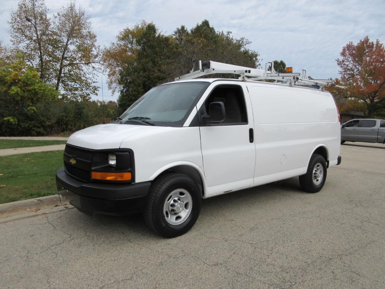 Chevrolet Express Cargo Van RWD 2500 135" 2016