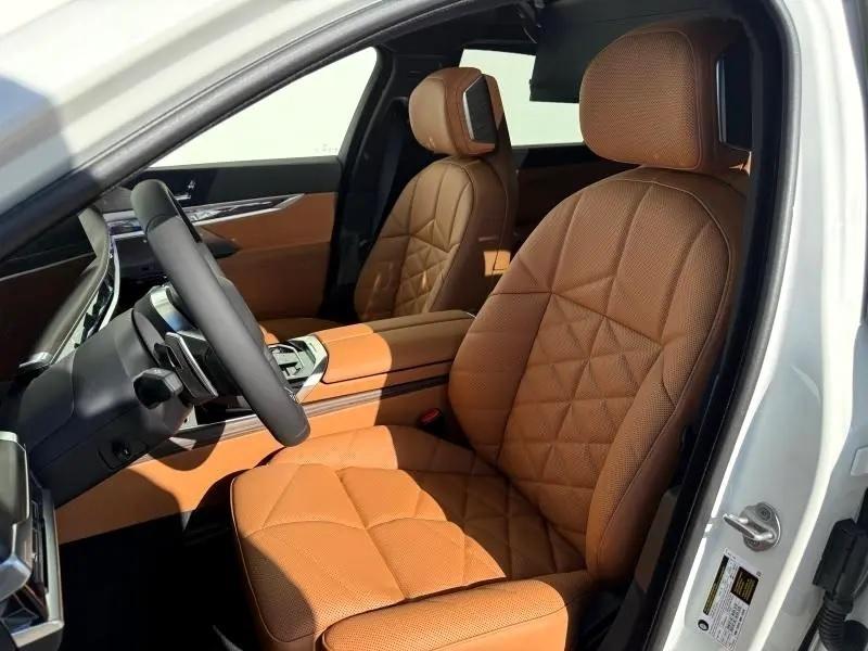 BMW 7 Series  2025