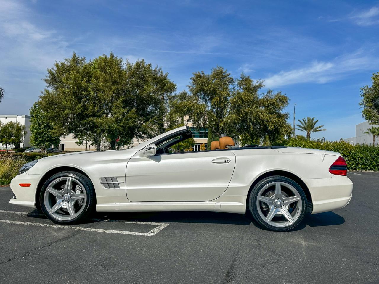 Mercedes-Benz SL-Class SL550 2012