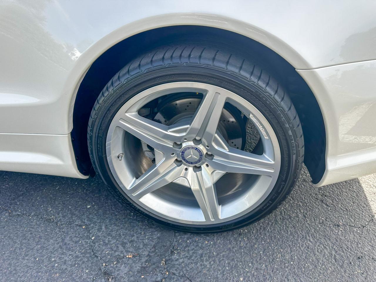 Mercedes-Benz SL-Class SL550 2012