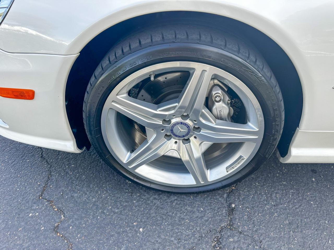 Mercedes-Benz SL-Class SL550 2012