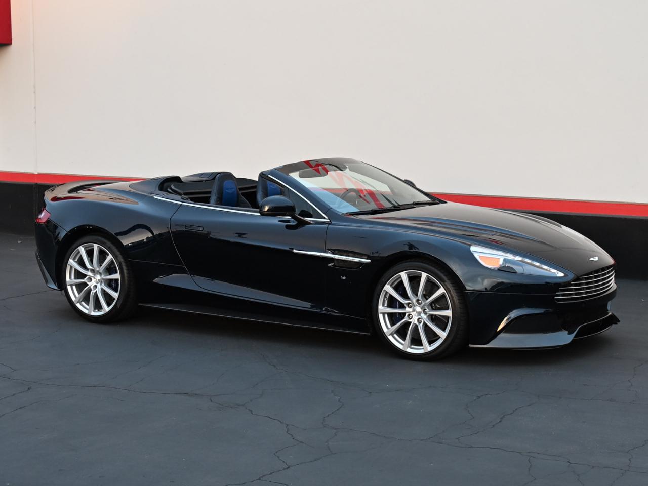 Aston Martin Vanquish Volante 2016