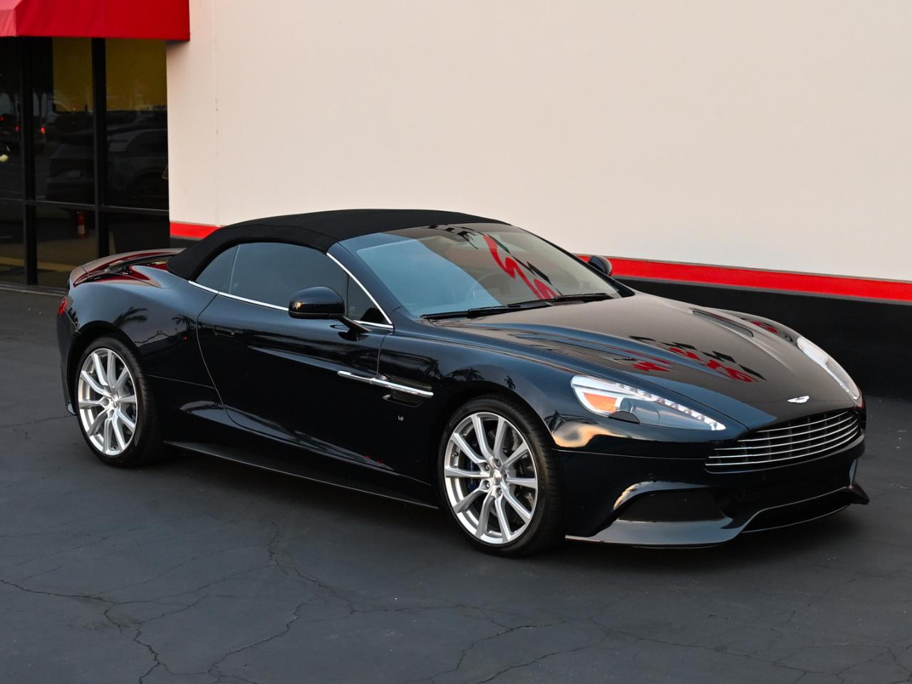 Aston Martin Vanquish Volante 2016