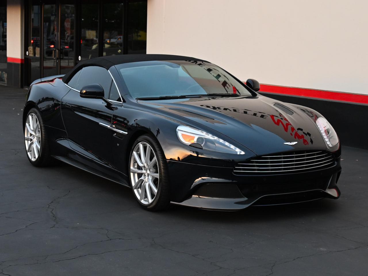 Aston Martin Vanquish Volante 2016