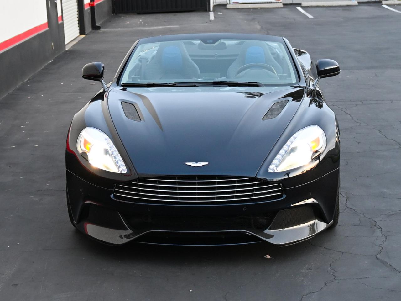 Aston Martin Vanquish Volante 2016
