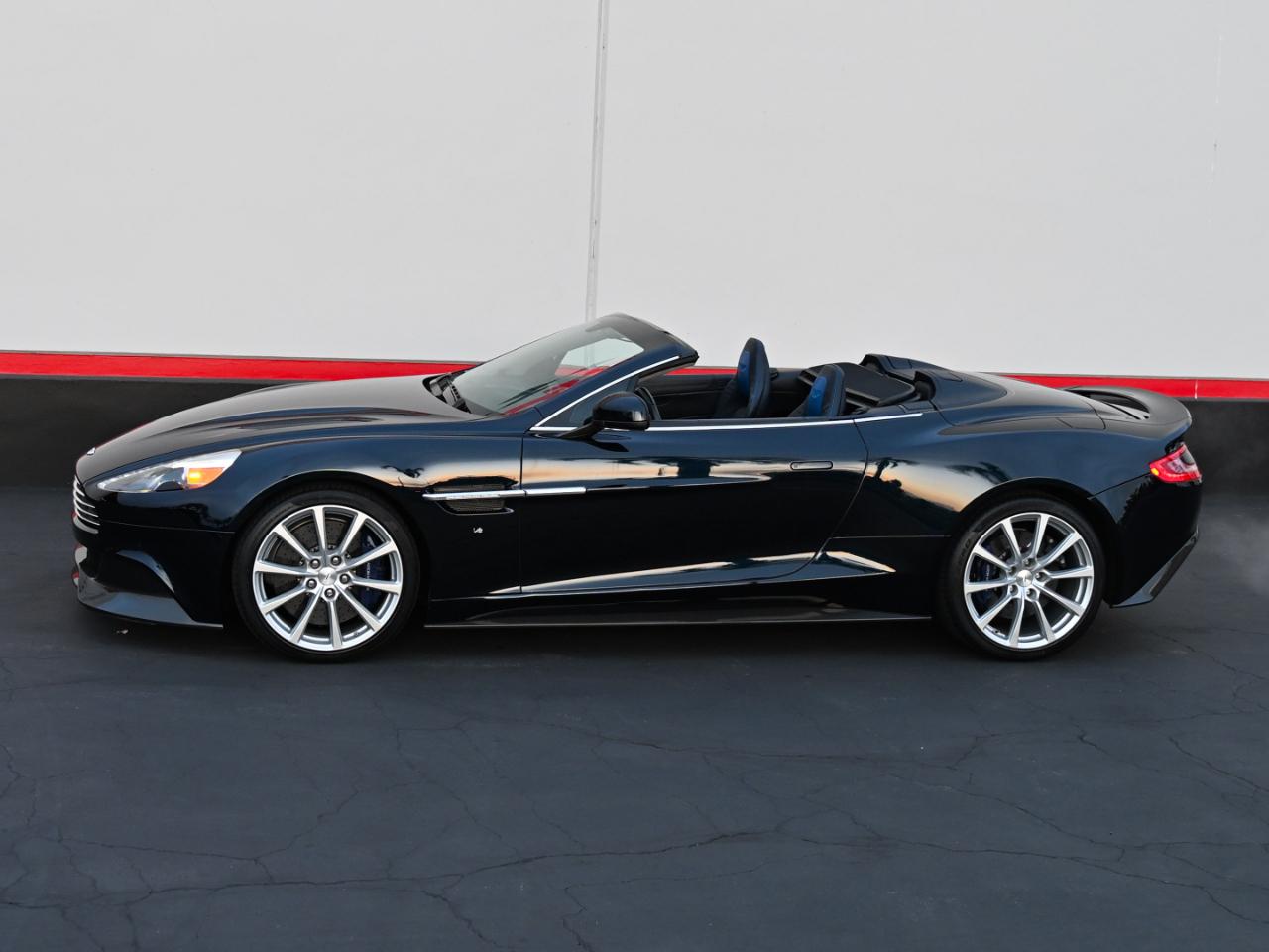 Aston Martin Vanquish Volante 2016