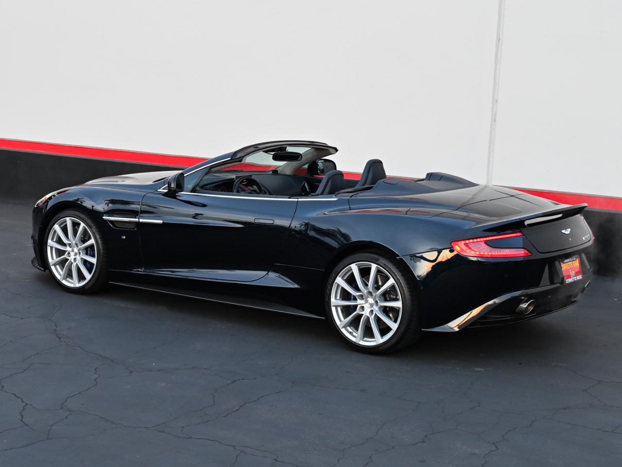 Aston Martin Vanquish Volante 2016