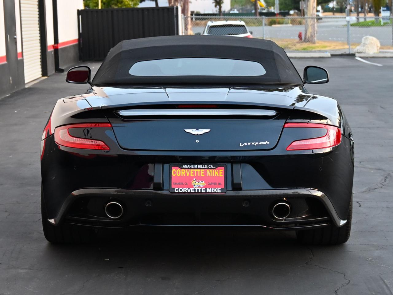 Aston Martin Vanquish Volante 2016
