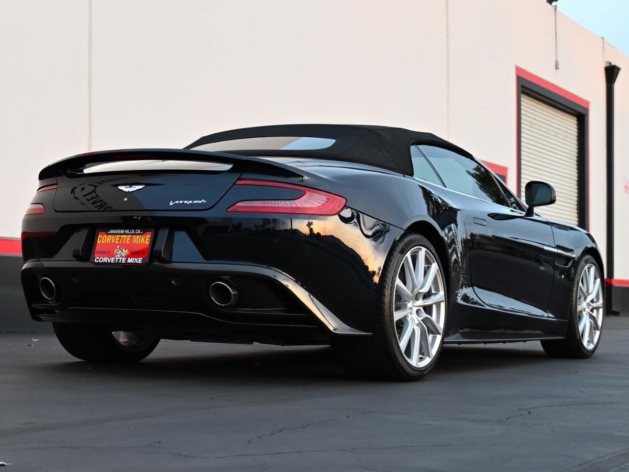 Aston Martin Vanquish Volante 2016