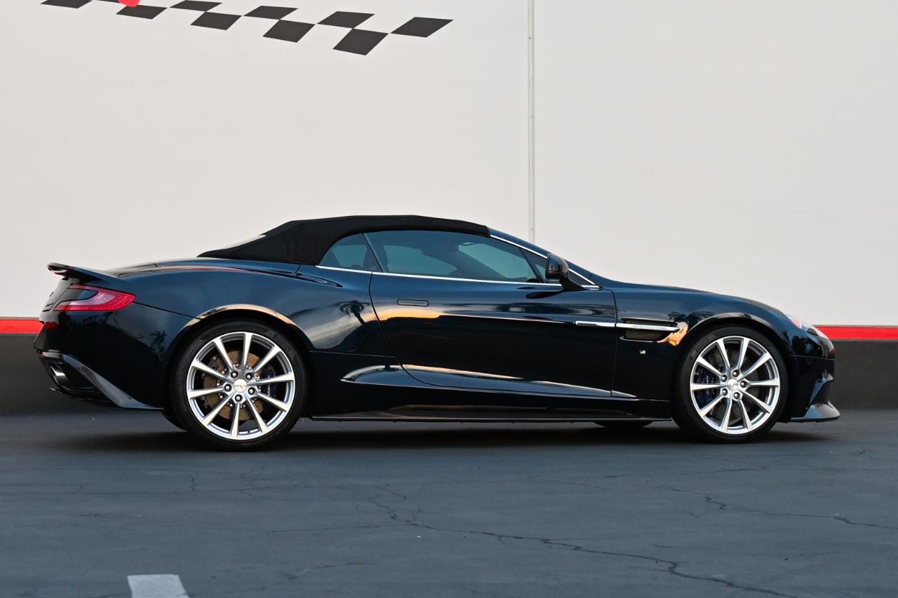 Aston Martin Vanquish Volante 2016