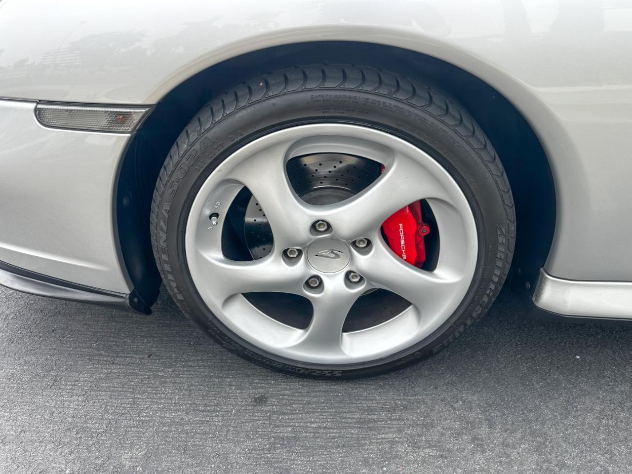 Porsche 911 Carrera Cabriolet 2004