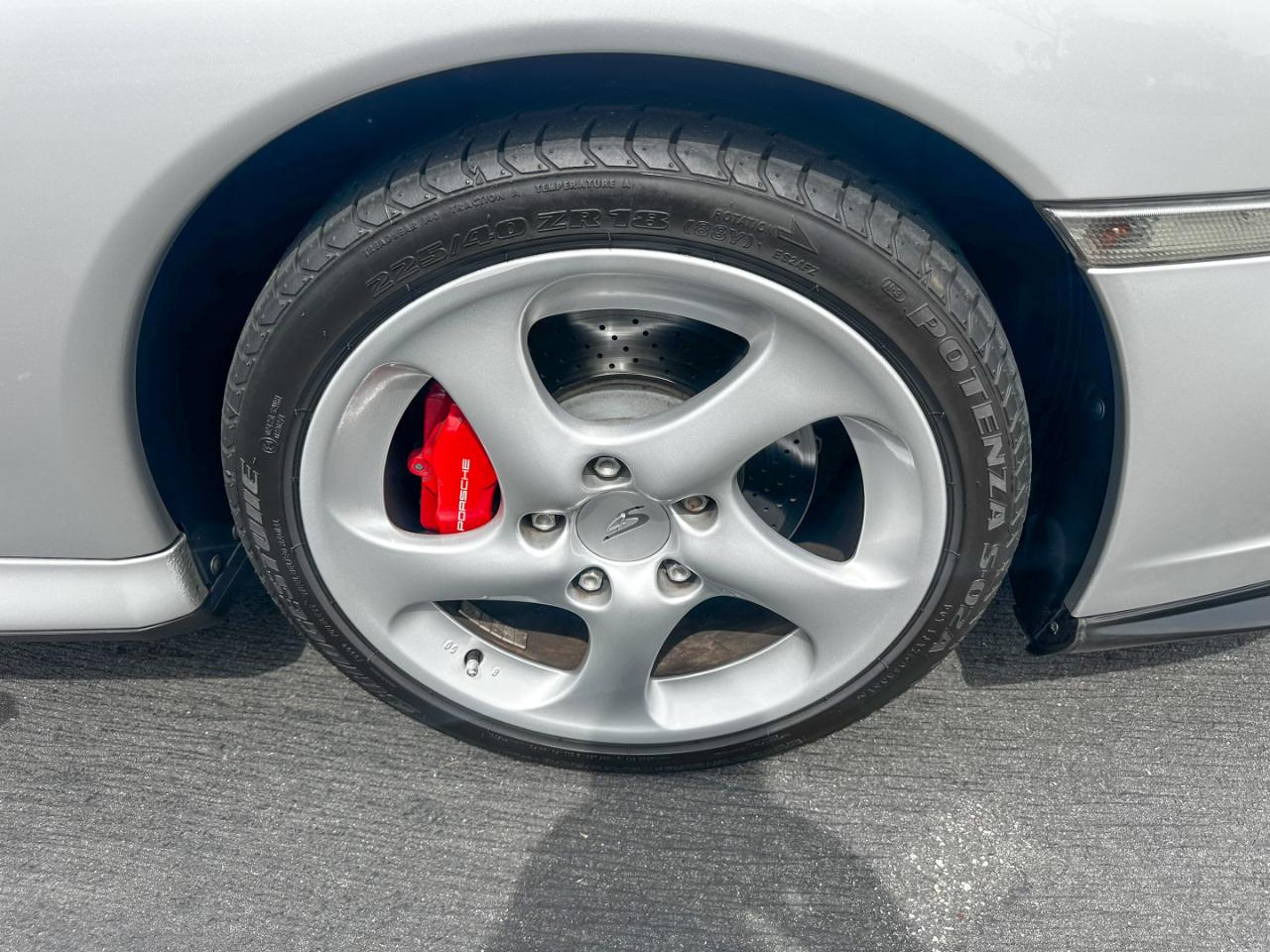 Porsche 911 Carrera Cabriolet 2004