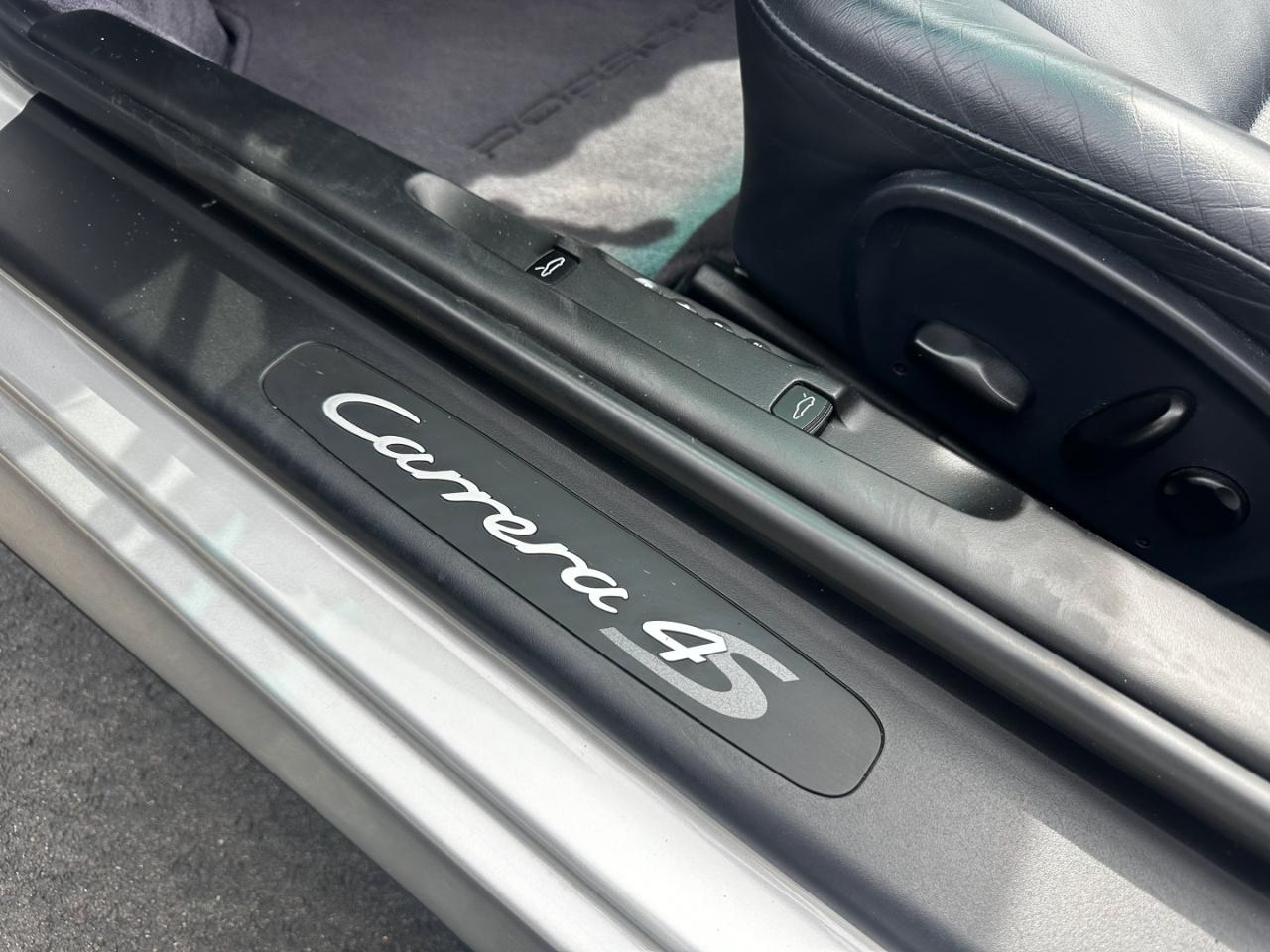 Porsche 911 Carrera Cabriolet 2004