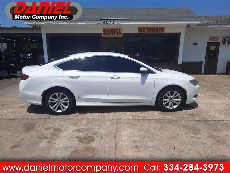 2015 Chrysler 200 Limited's photo