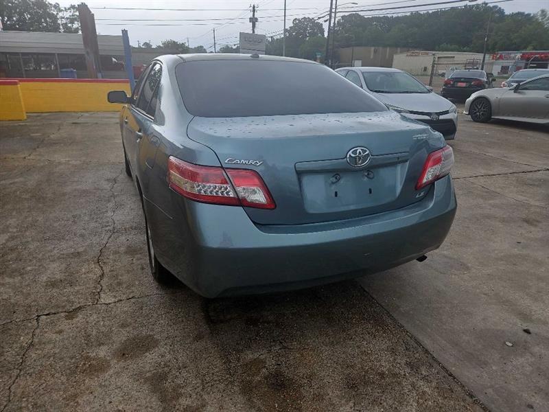 Toyota Camry Base 6-Spd AT 2011