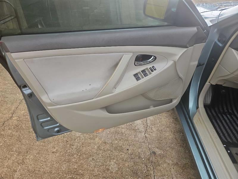 Toyota Camry Base 6-Spd AT 2011