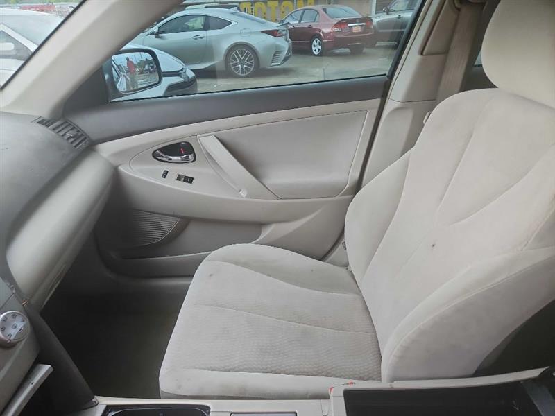 Toyota Camry Base 6-Spd AT 2011