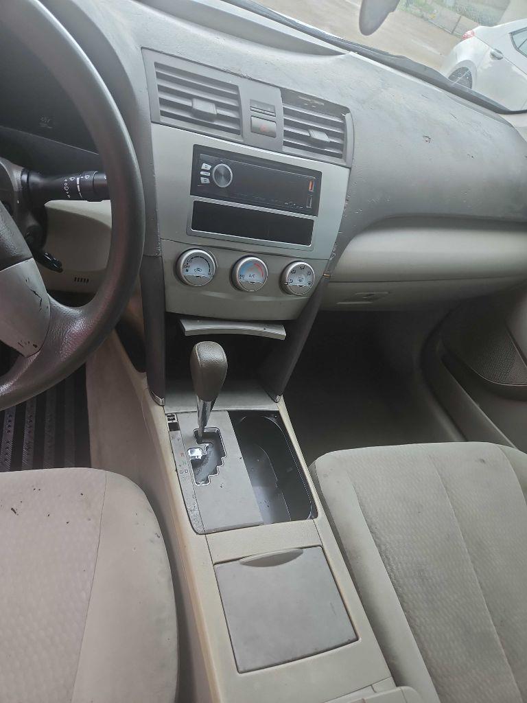 Toyota Camry Base 6-Spd AT 2011