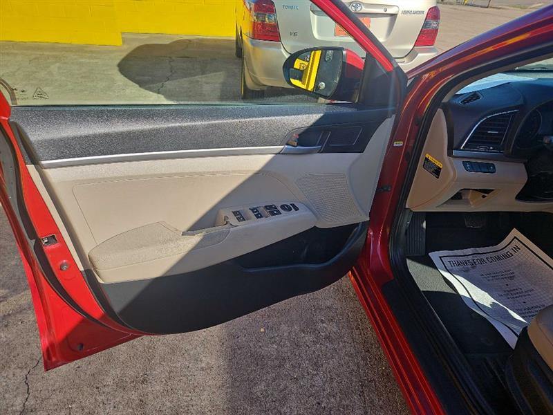 Hyundai Elantra SE 6AT 2018