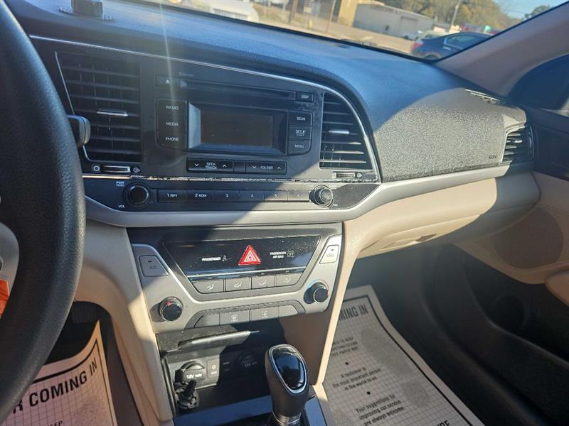 Hyundai Elantra SE 6AT 2018