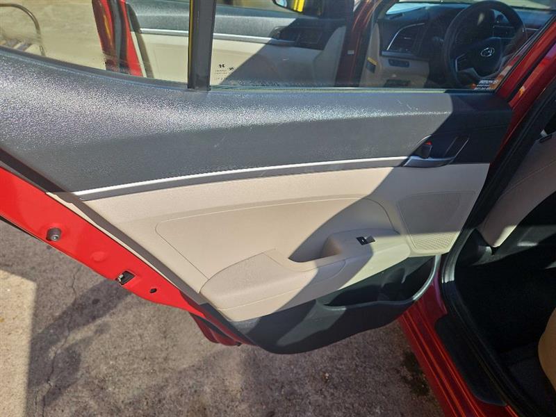 Hyundai Elantra SE 6AT 2018