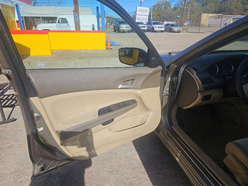 Honda Accord LX sedan AT 2010