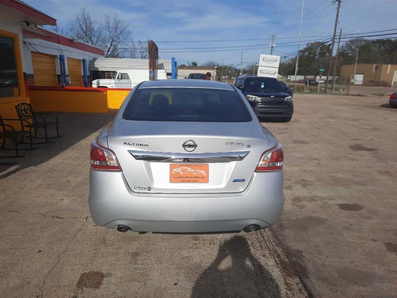 2013 Nissan Altima 2.5 photo 3