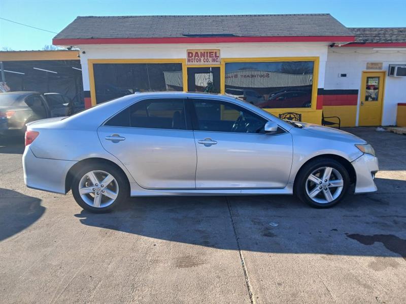 Toyota Camry SE 2012