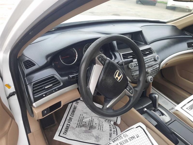 Honda Accord LX sedan AT 2012