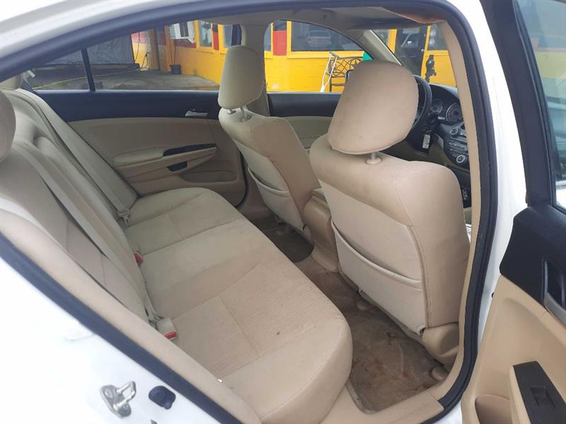 Honda Accord LX sedan AT 2012