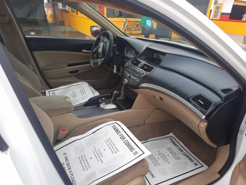 Honda Accord LX sedan AT 2012