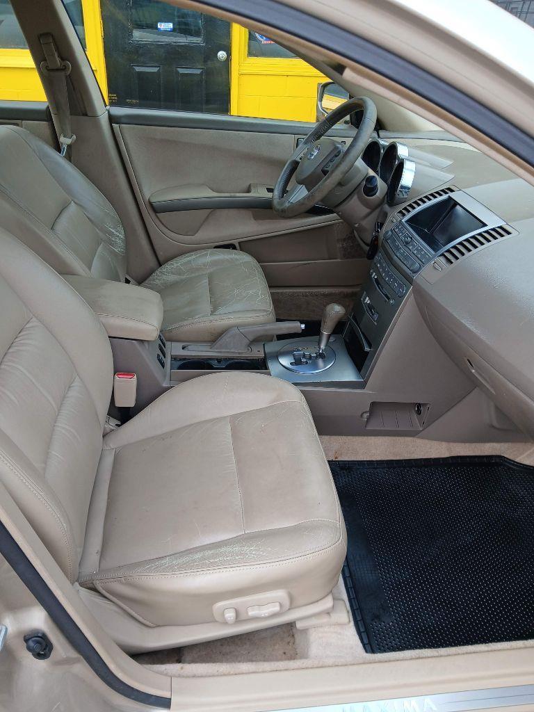 Nissan Maxima SE 2004
