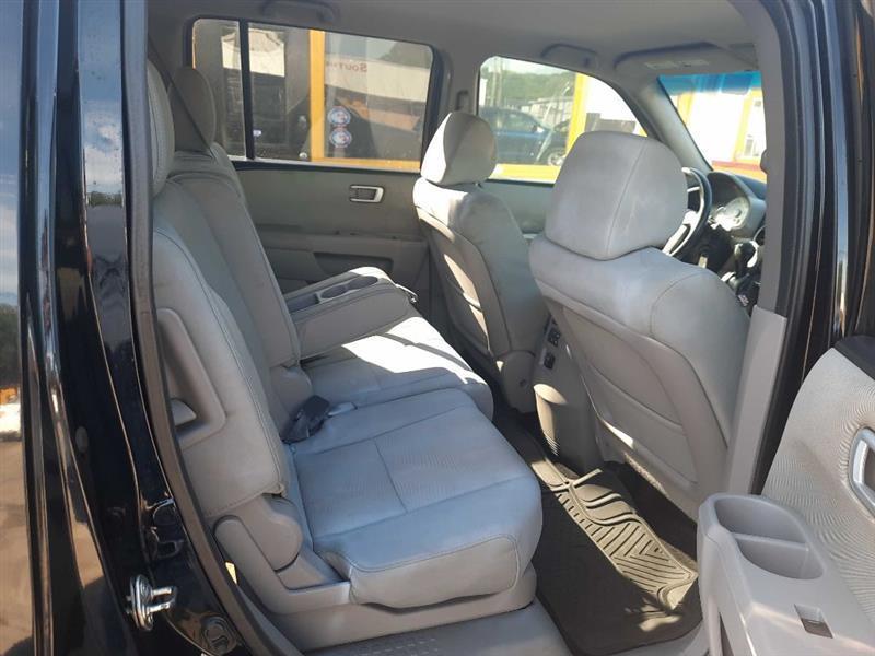 Honda Pilot LX 2WD 5-Spd AT 2015