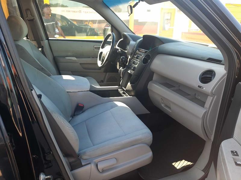 Honda Pilot LX 2WD 5-Spd AT 2015