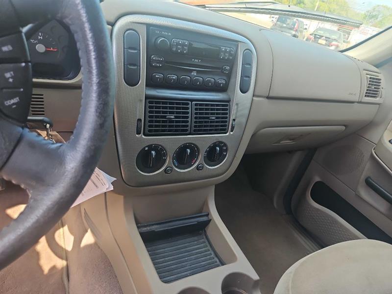 Ford Explorer  2004