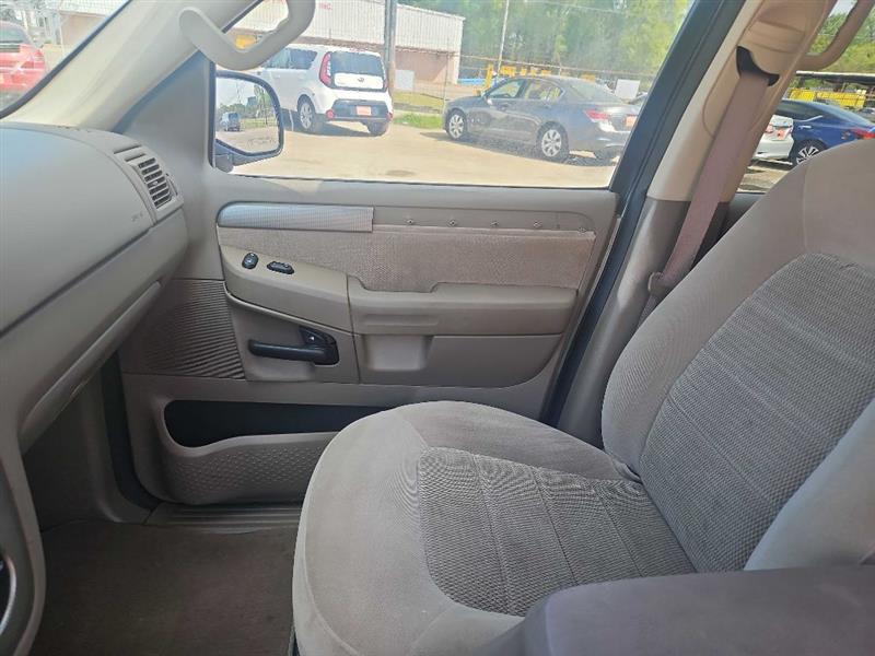 Ford Explorer  2004