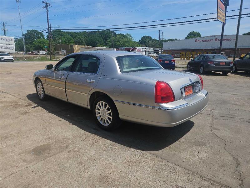 Lincoln Town Car Signature 2006
