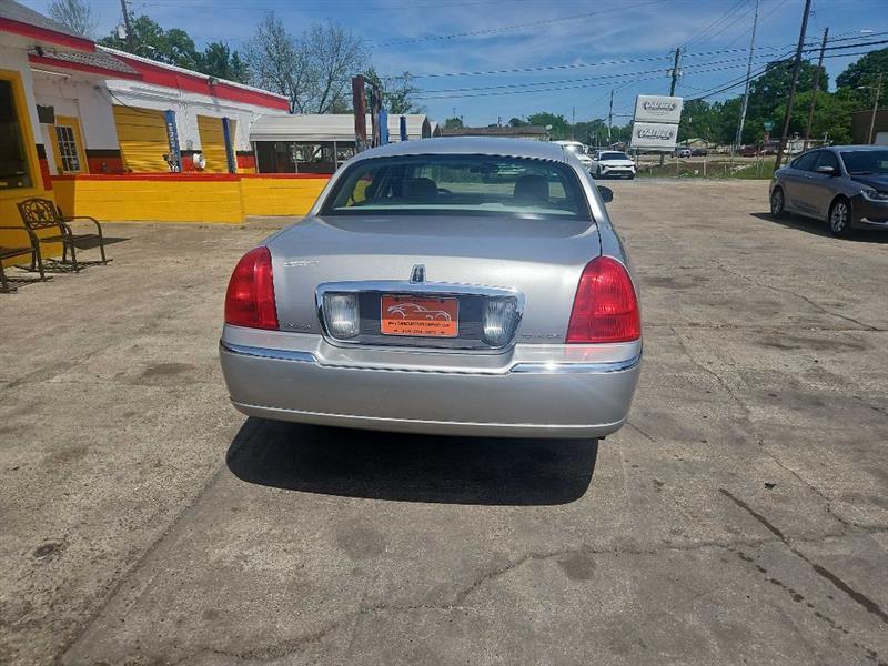 Lincoln Town Car Signature 2006